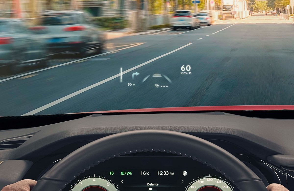 Información en el parabrisas gracias al Head Up Display de Nissan Pathfinder