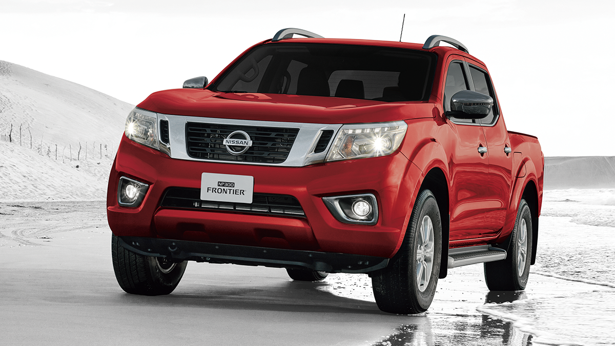 Imagen vista frontal de Nissan Frontier rojo