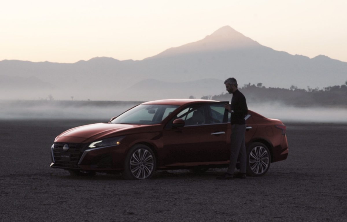 Nuevo Nissan Z 2023 interior detalles calefacción y portavaso