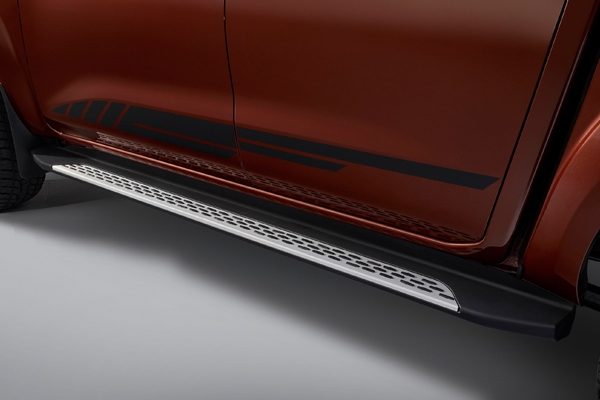 Estribos laterales sport diseñados para Nissan Frontier 2023