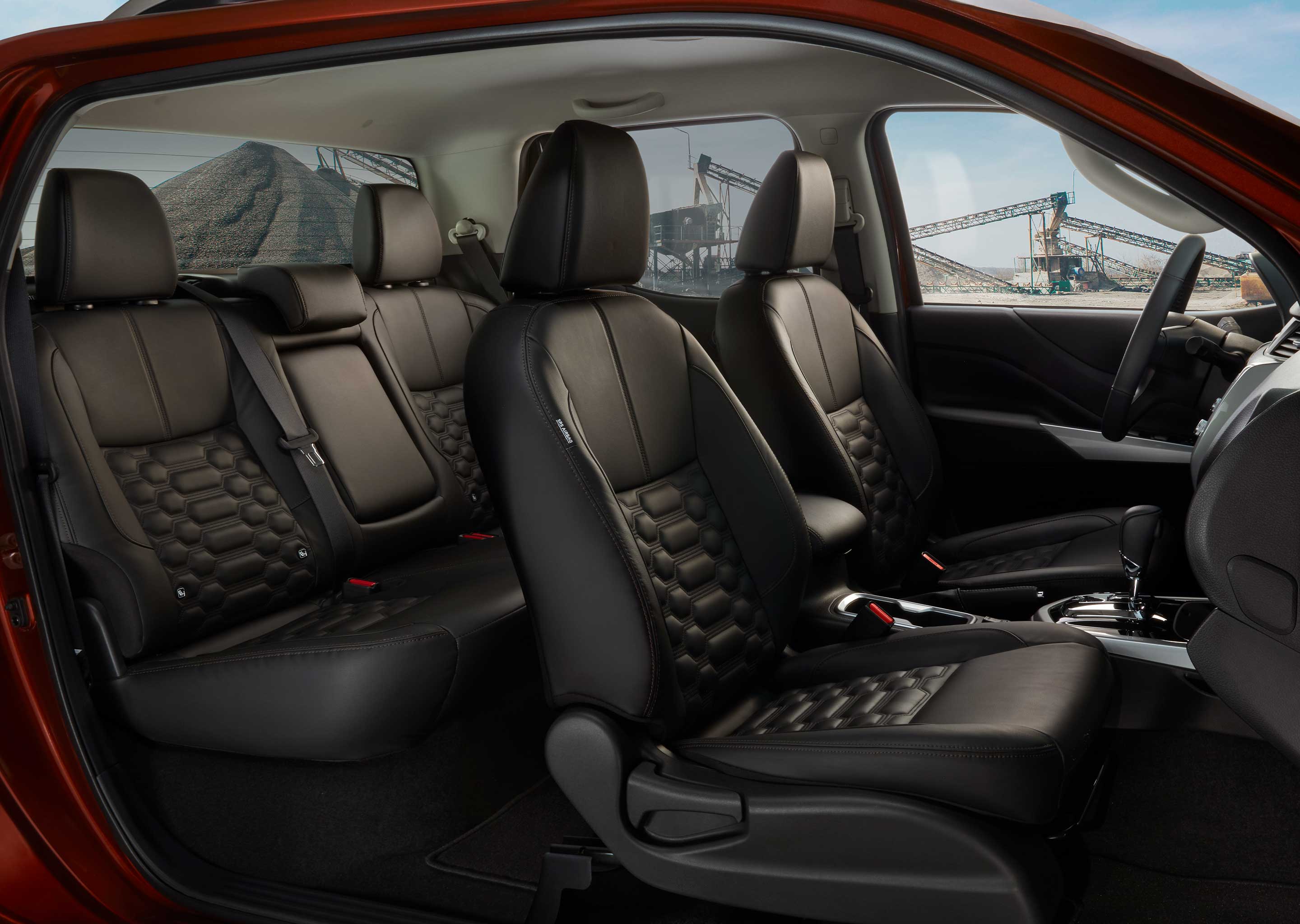 Nissan Frontier 2023 cuenta con un diseño interior cómodo para el día a día