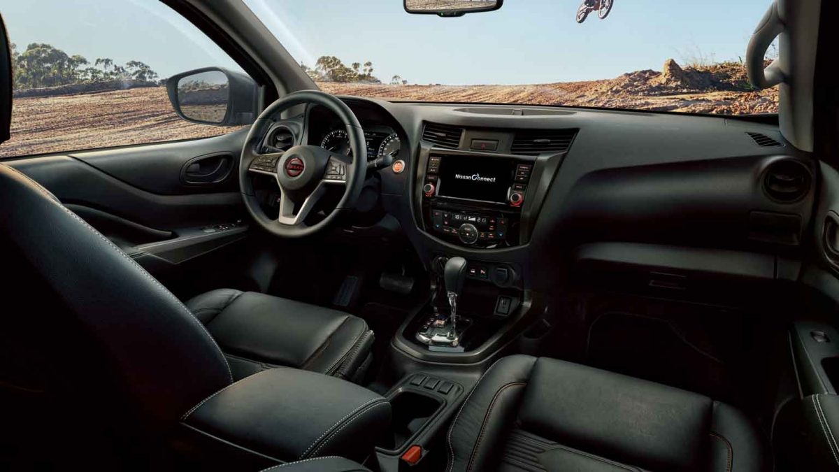 Volante exclusivo que marca líneas de diseño únicas de Nissan Frontier PRO-4X 2024