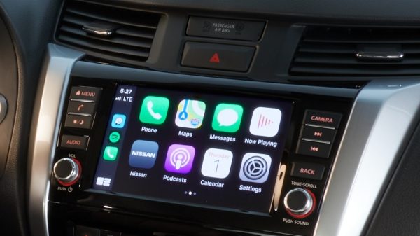 Con Apple Carplay escucha tu playlist favorita a bordo de tu Nissan Frontier 2026