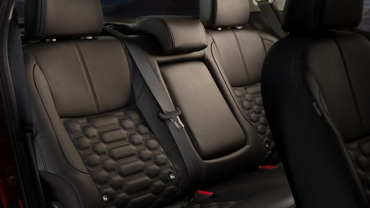 Nissan Frontier 2026 cuenta con un cómodo espacio interior