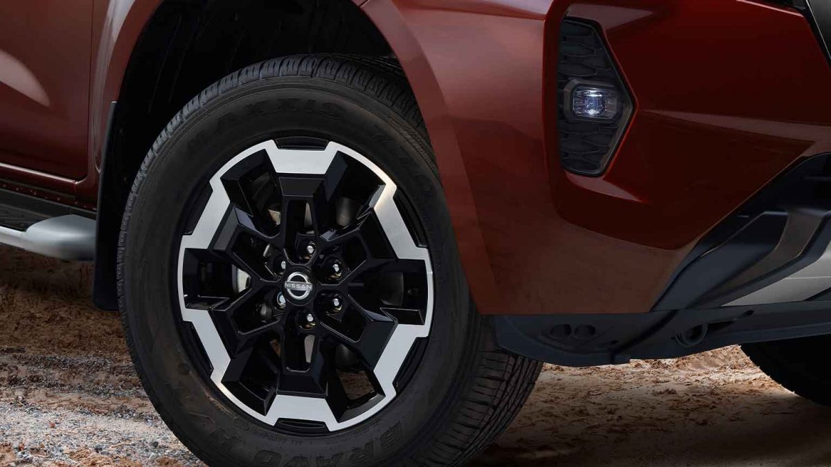 Nissan Frontier 2026 cuenta con un Rines fuertes y resistentes
