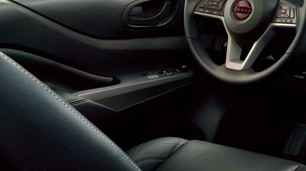 Con el sistema de audio de Nissan Frontier PRO-4X 2026 ponle música para tu camino