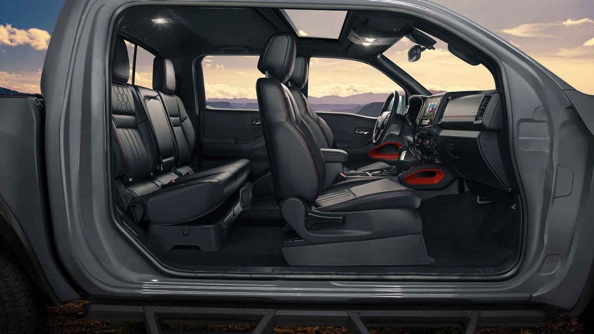 Vista interior de asientos de la Pickup de doble cabina Nissan Frontier V6 PRO-4X 2024