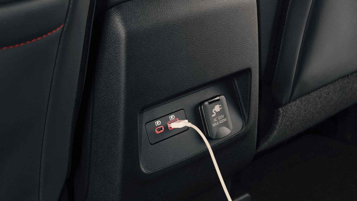 Conexión USB para pasajeros traseros en Nissan Frontier V6 PRO-4X 2024
