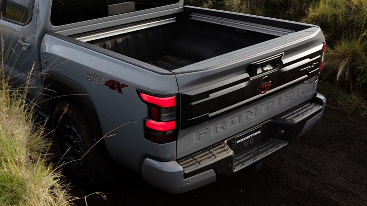 Nissan Frontier V6 PRO-4X 2026 Puerta de batea rediseñada