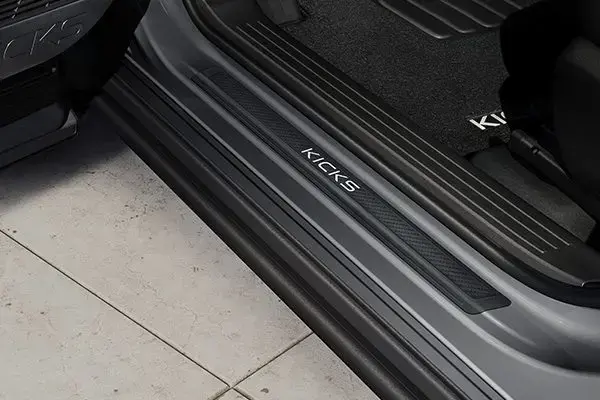 Estribos interiores para el nuevo Nissan Kicks 2025