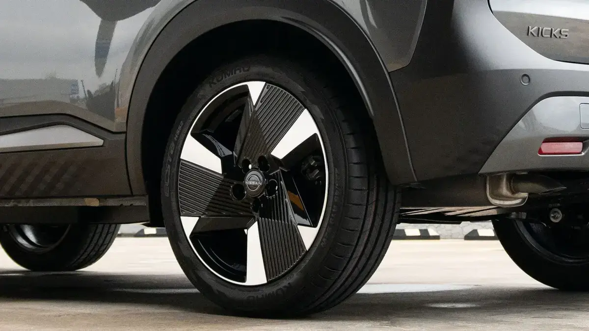 Nuevo Nissan Kicks 2025 con rines de 19"
