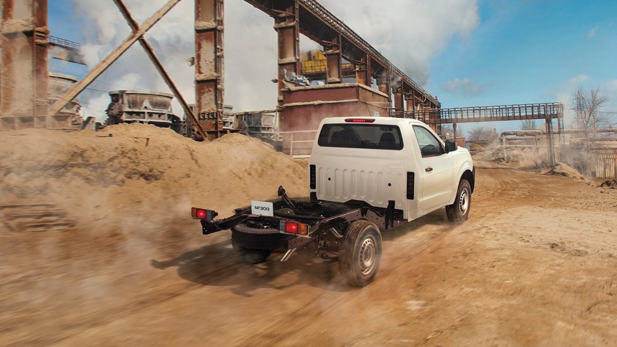 Nissan Frontier 2026 cuenta con Alerta de Punto Ciego