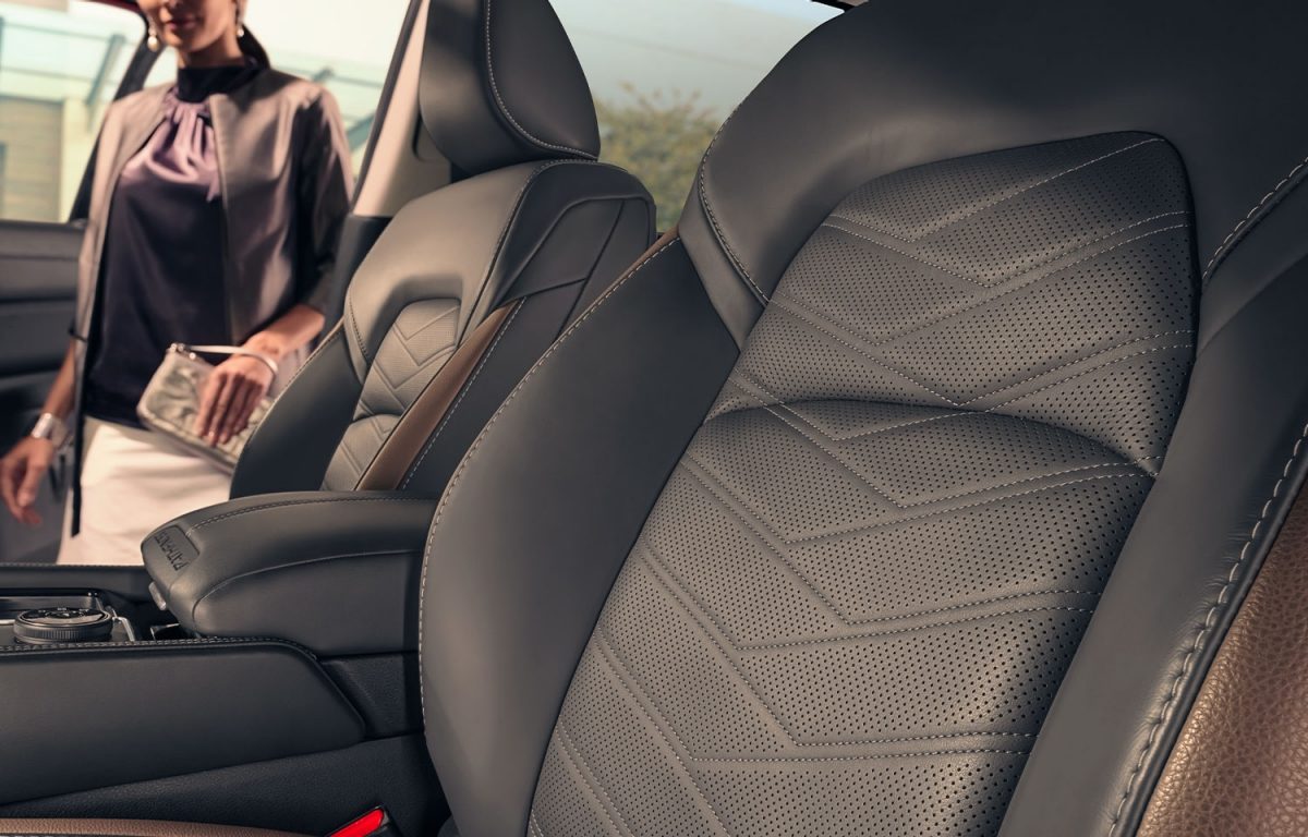 Textura en la piel asientos delanteros