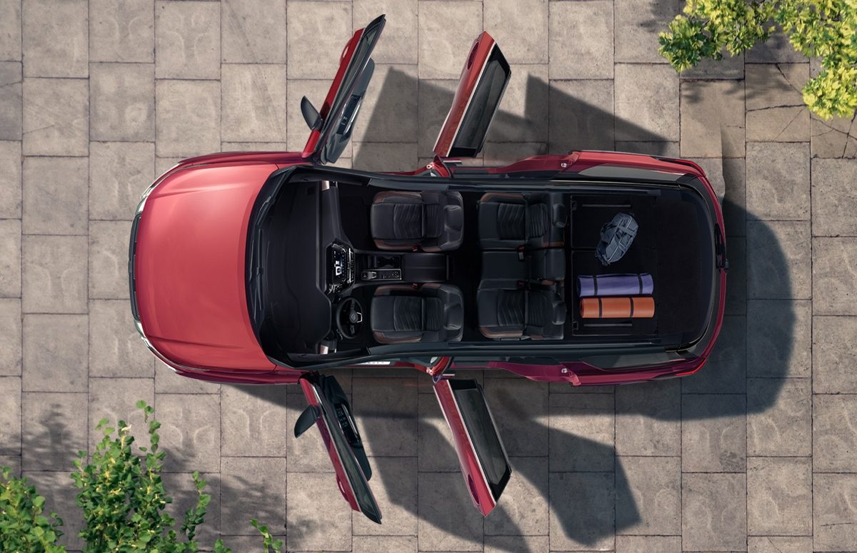 Vista superior configuración con 3 filas de asientos y 6 adultos