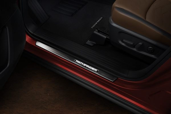 Nissan Pathfinder 2025 Estribos de Puerta con Luz