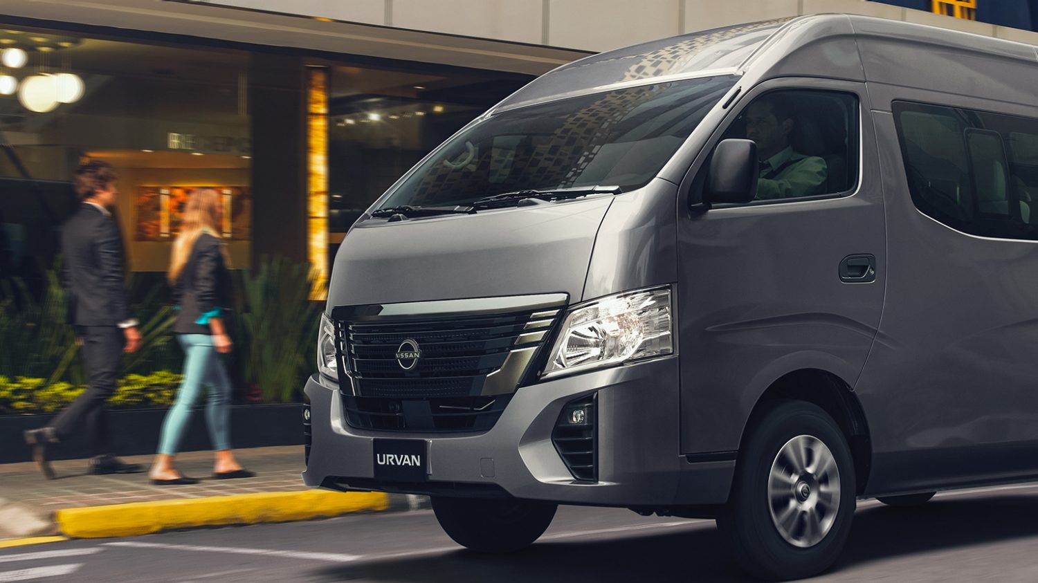 Nissan NP300 exterior precio especial
