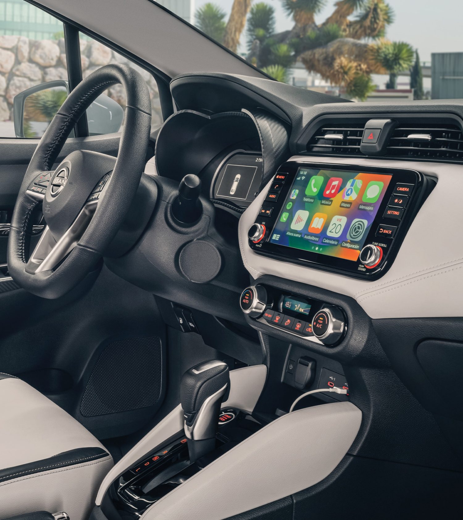 Volante y tablero de Nissan Versa 2025