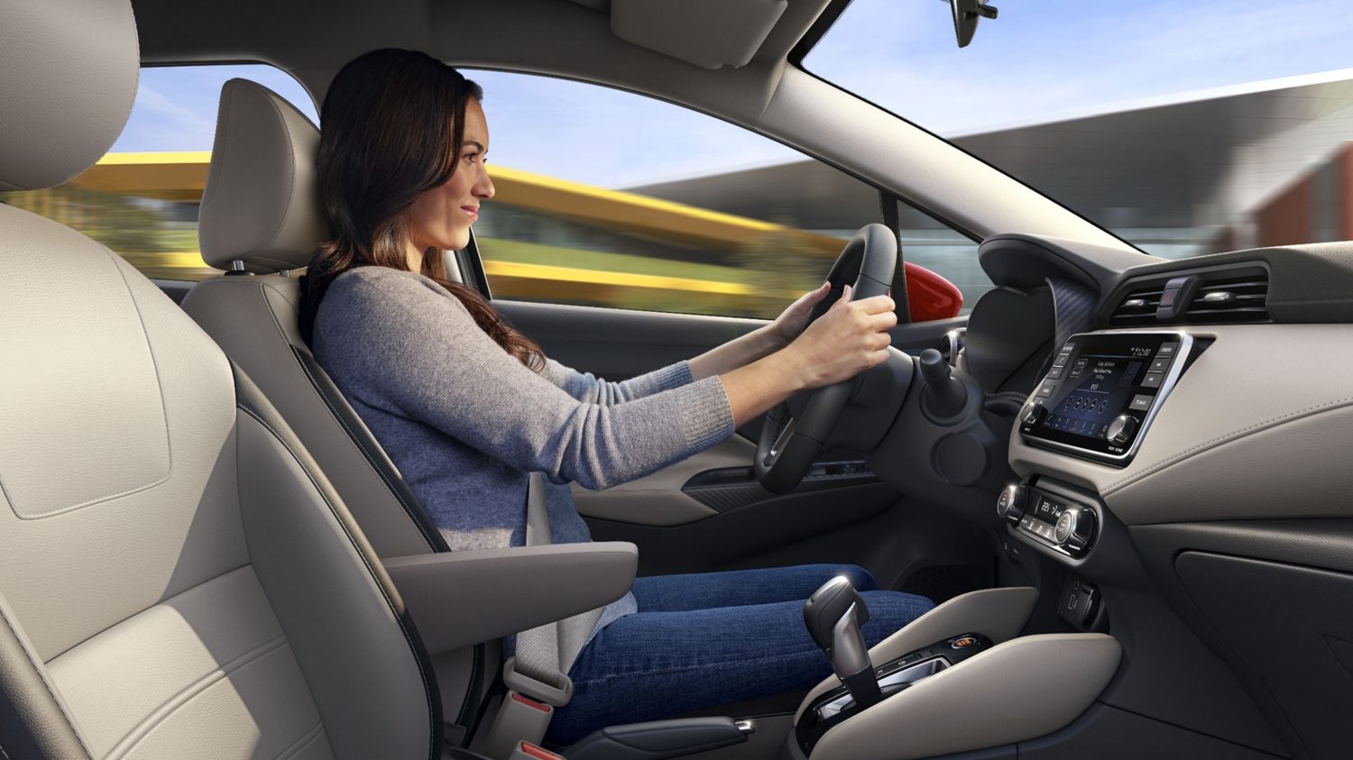Nissan Versa 2025 interior piloto