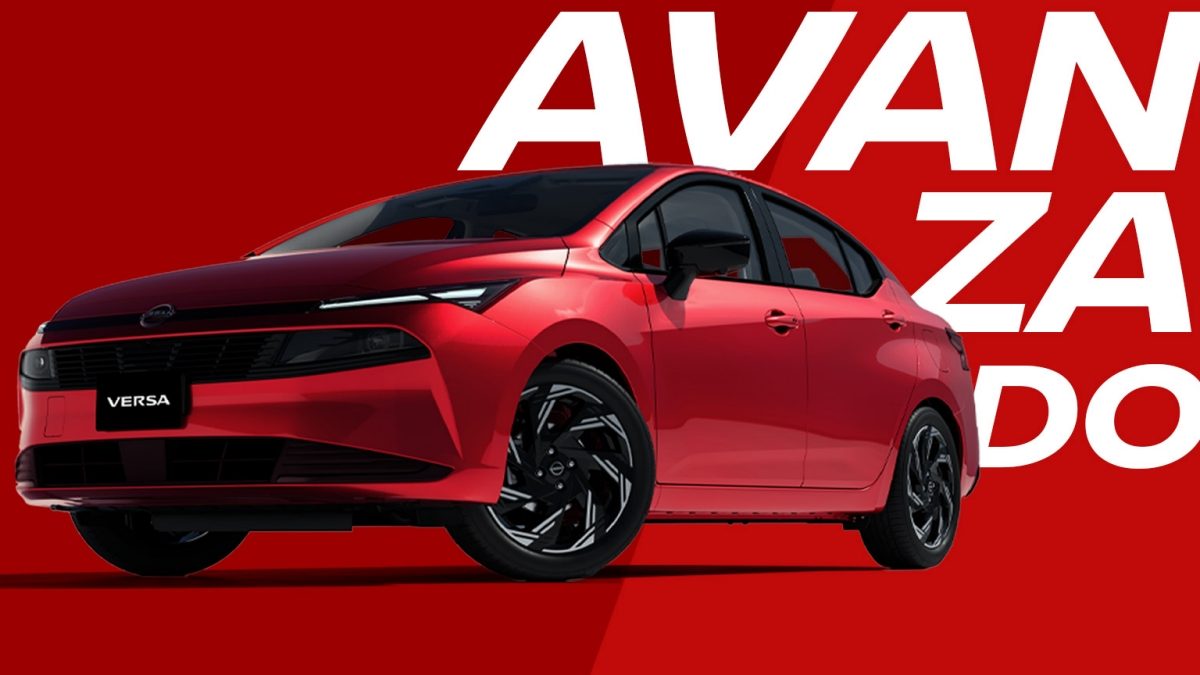 Nissan Versa 2026 con esquemas visuales sobre el funcionamiento del Frenado Inteligente de Emergencia