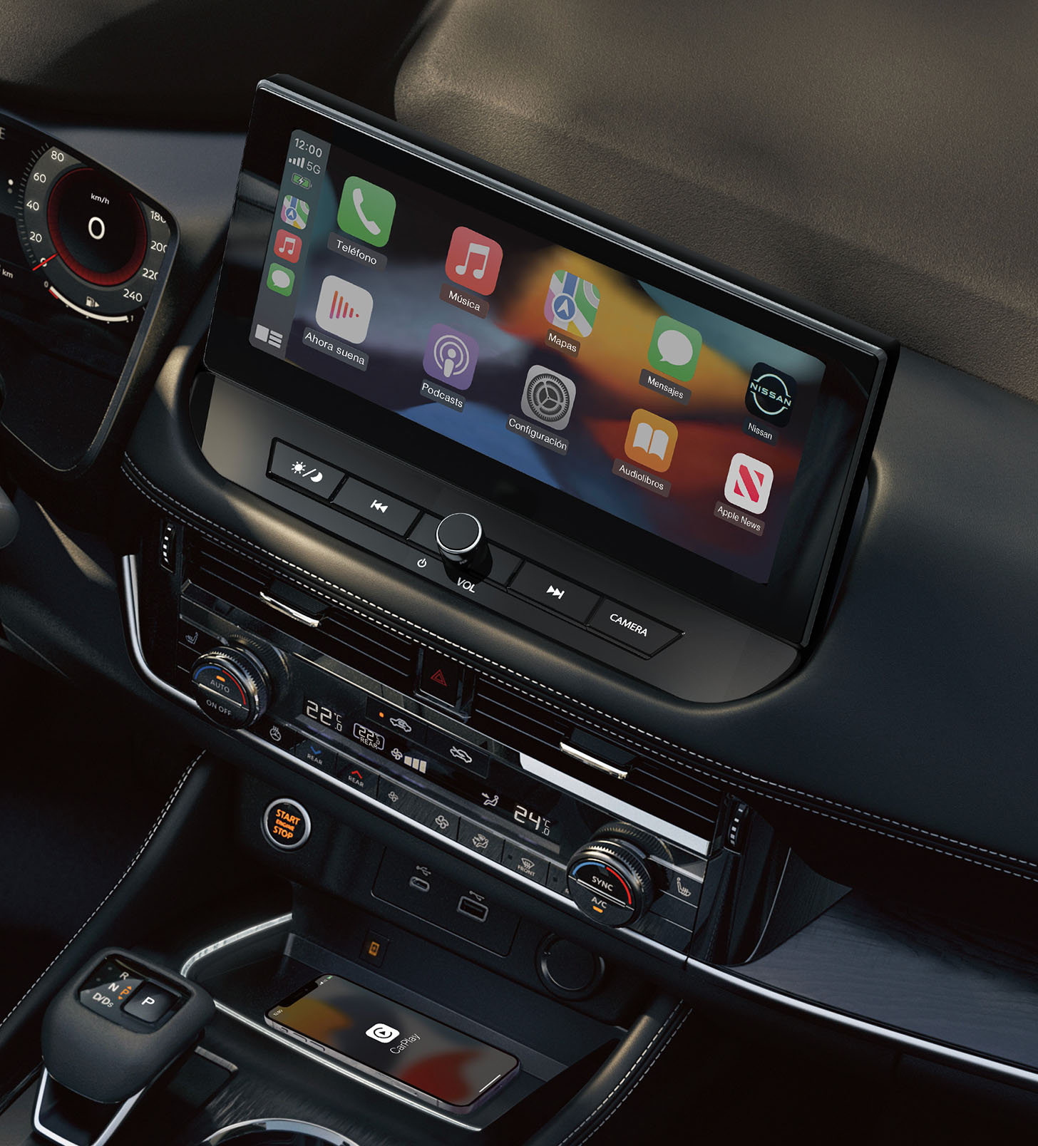 Detalle de la pantalla de Nissan X-Trail en formato vertical con toda la conectividad de Apple CarPlay y Android Auto.