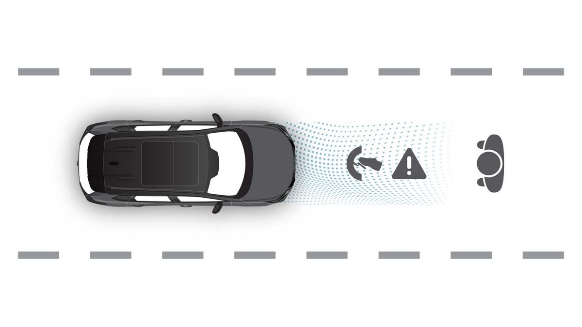 Vista trasera tres cuartos de Nissan X-Trail 2024 sobre puente de día