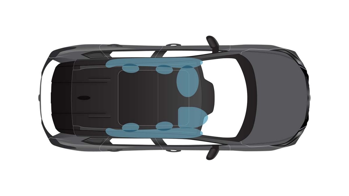 Vista aérea lateral tres cuartos en formato vertical de Nissan X-Trail con 6 Bolsas de aire para mantener segura a tu familia