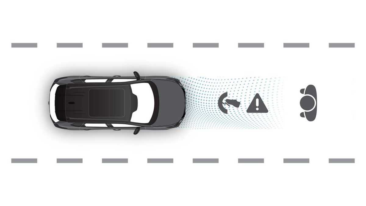 Vista trasera tres cuartos de Nissan X-Trail 2025 sobre puente de día