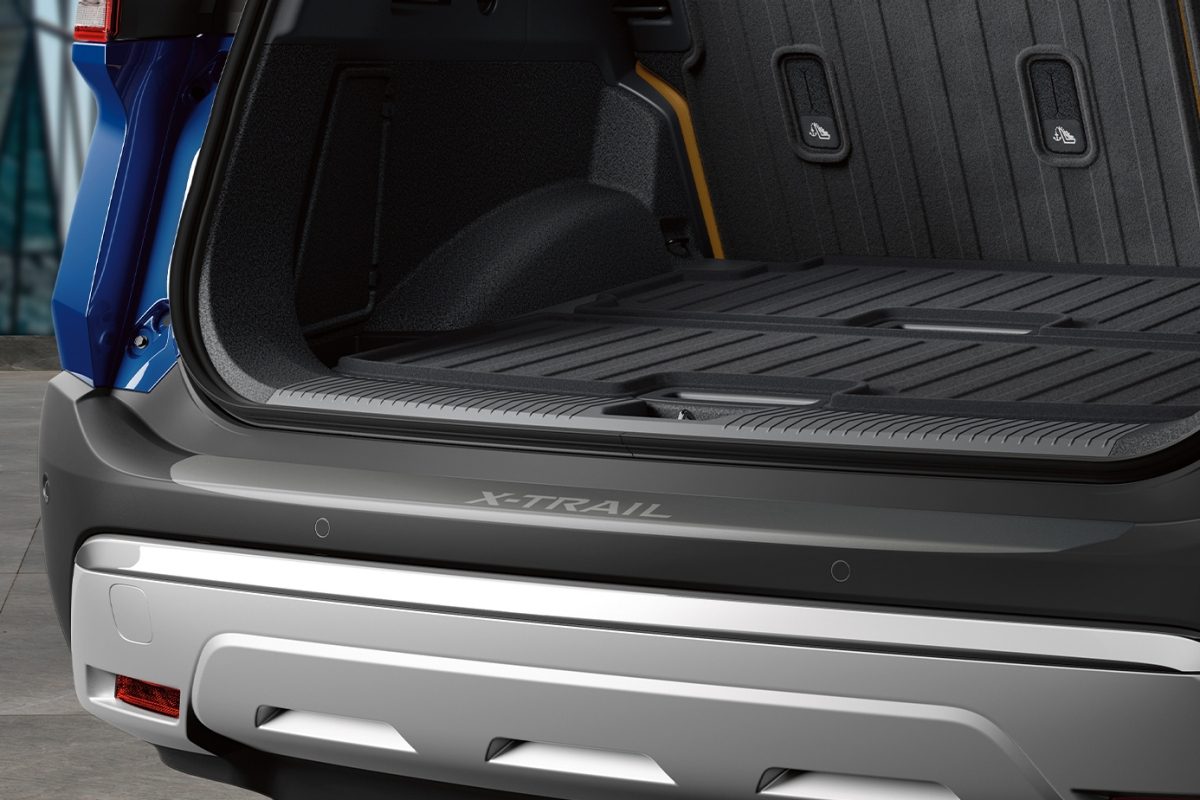 Nissan X-Trail e-POWER 2025 con accesorio de Protector de Cajuela Transparente