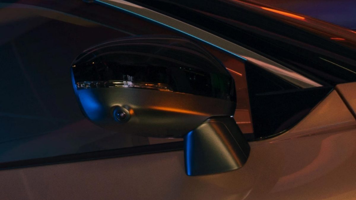 Nissan X-Trail e-POWER 2025 con espejos laterales eléctricos, abatibles manualmente con luces intermitentes / con función desempañante y abatibles Automáticos.