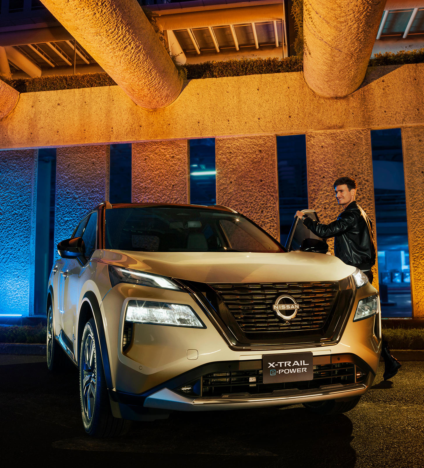Diseño de SUV X-Trail e-Power 2025 vista desde frente con parrilla V Motion