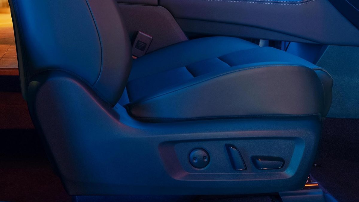 Nissan X-Trail e-POWER 2026 con asientos de piel con ajuste eléctrico y lumbar