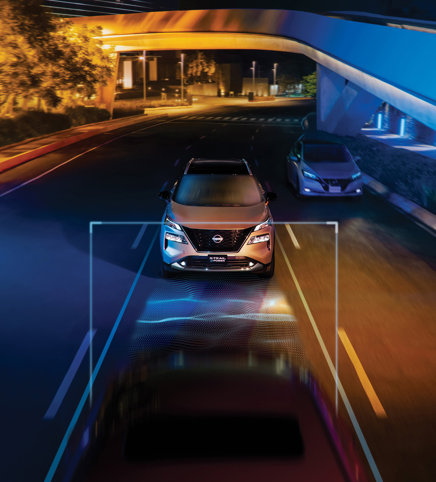 Vista aérea frontal de Nissan XTrail e-POWER 2026 con tecnología Nissan Intelligent Mobilit y ProPILOT Assist que brinda asistencia en la conducción.