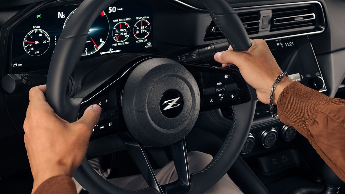Nuevo Nissan Z 2023 interior transmisión automática