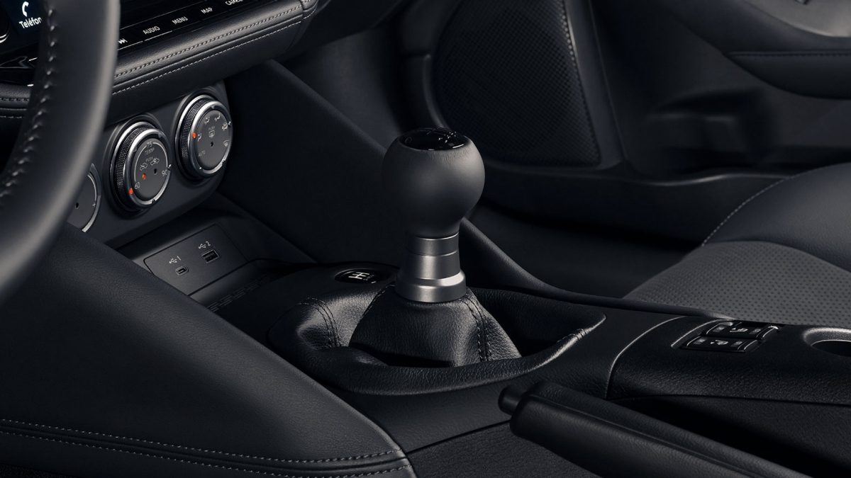 Nuevo Nissan Z 2023 interior palanca de cambios y detalles interiores