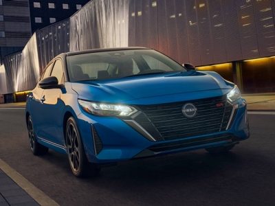 Nissan Sentra color naranja bitono con tecnologías de manejo inteligente