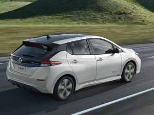 Nissan Leaf Blanco con tecnologías de manejo inteligente