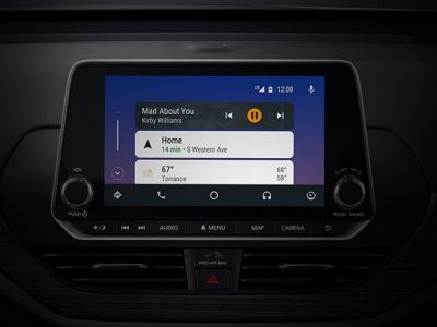Pantalla mostrando el sistema de navegación de Nissan de puerta en puerta