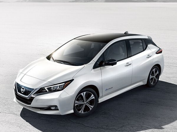 Nissan LEAF color blanco