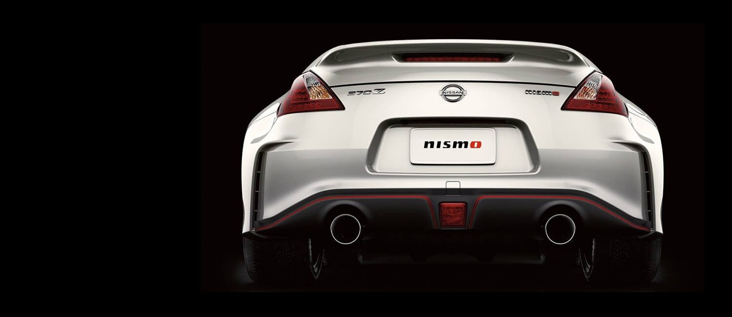 Nissan 370z NISMO blanco vista posterior