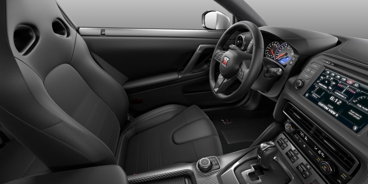 Interior de piel negro del Nissan GT-R