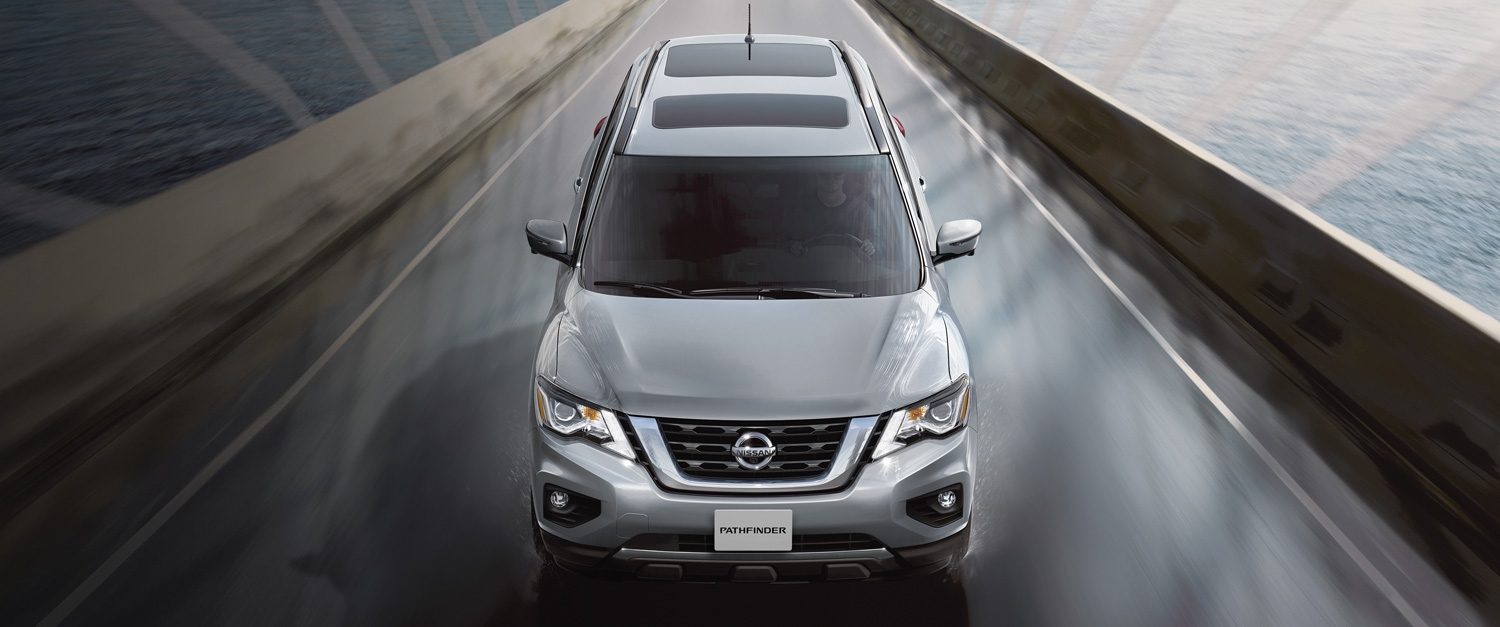 Nissan Pathfinder color gris