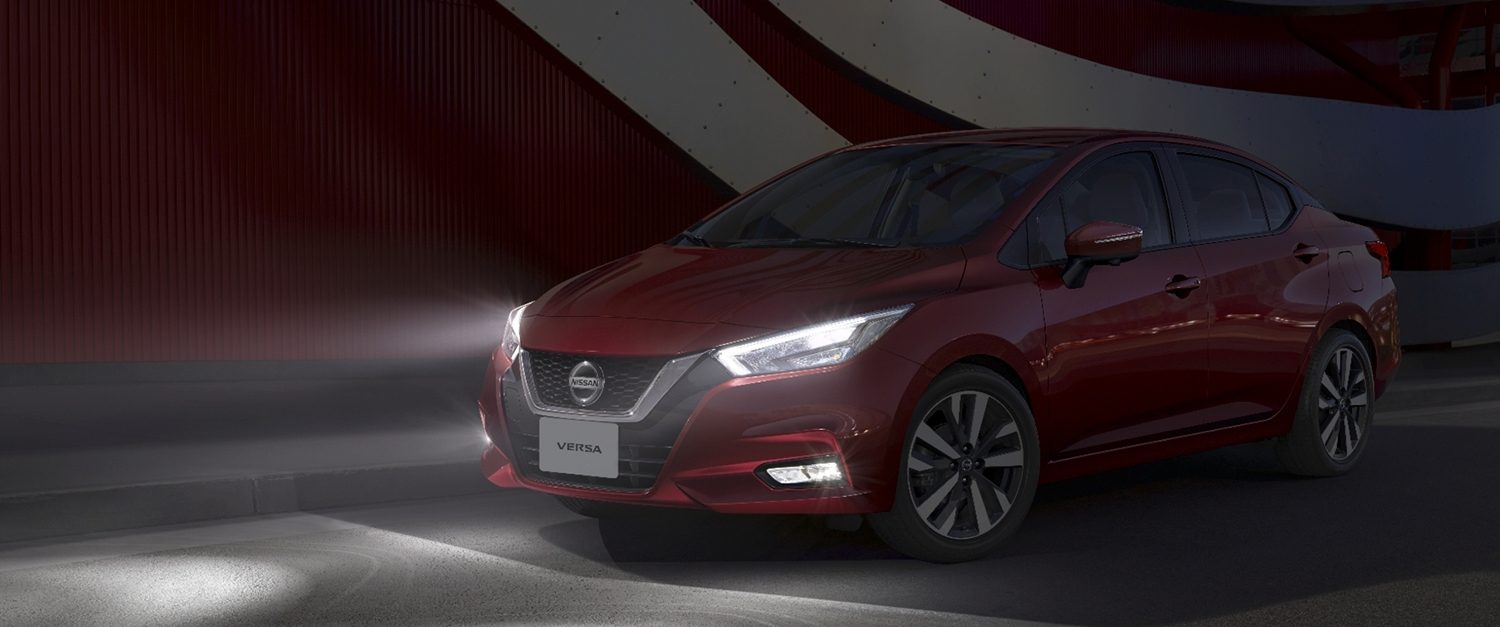 Nissan Versa - Hero